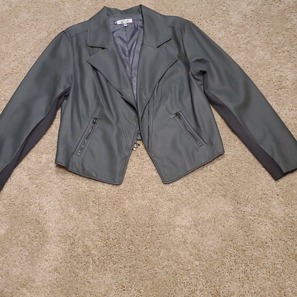 Jennifer Lopez imitation leather jacket